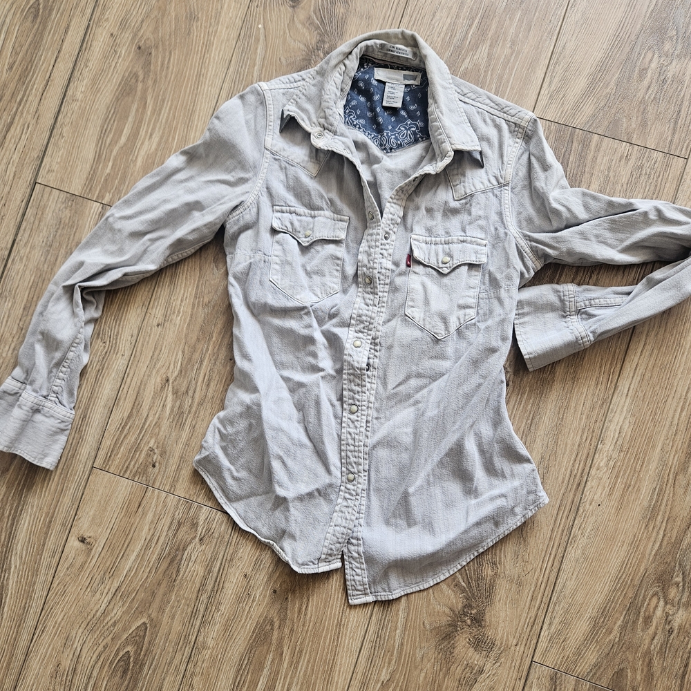 Levi's Gray Button-Up Women's Top